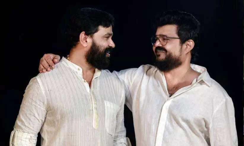 ‘താങ്ക് ഗോഡ്.. സത്യമേവ ജയതേ...’; കുറ്റവിമുക്തനായതിനു പിന്നാലെ ദിലീപിനൊപ്പമുള്ള ചിത്രം പങ്കുവെച്ച് നാദിർഷാ ‘താങ്ക് ഗോഡ്.. സത്യമേവ ജയതേ...’; കുറ്റവിമുക്തനായതിനു പിന്നാലെ ദിലീപിനൊപ്പമുള്ള ചിത്രം പങ്കുവെച്ച് നാദിർഷാ