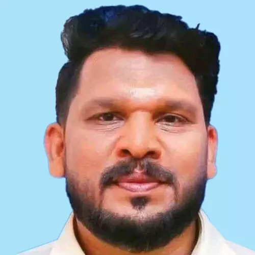 ബൈ​ക്കു​ക​ൾ കൂ​ട്ടി​യി​ടി​ച്ച് യു​വാ​വ് മ​രി​ച്ചു