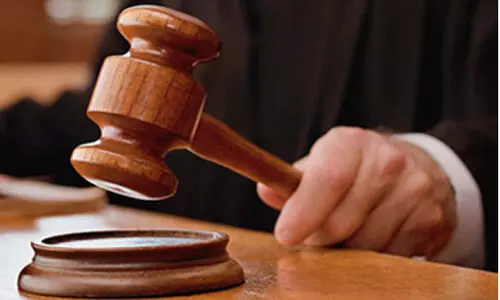 കാ​റി​ൽ​നി​ന്ന് പ​ണം മോ​ഷ്ടി​ച്ച​യാ​ൾ​ക്ക്​ പി​ഴ