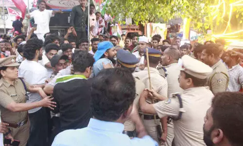 നെടുമങ്ങാട് ടൗണിൽ കോൺഗ്രസ് -പൊലീസ് സംഘർഷം