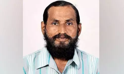 കീ​ട​നാ​ശി​നി ത​ളി​ക്കുന്നതിനിടെ തോ​ട്ടത്തിലെ ജീ​വ​ന​ക്കാ​ര​ൻ​ പാ​മ്പു​ക​ടി​യേ​റ്റ് മ​രി​ച്ചു