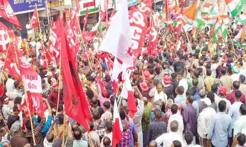 Flag,hoisting,enthusiasm, തെരഞ്ഞെടുപ്പ്, കുളത്തൂപ്പുഴ, തിരുവനന്തപുരം