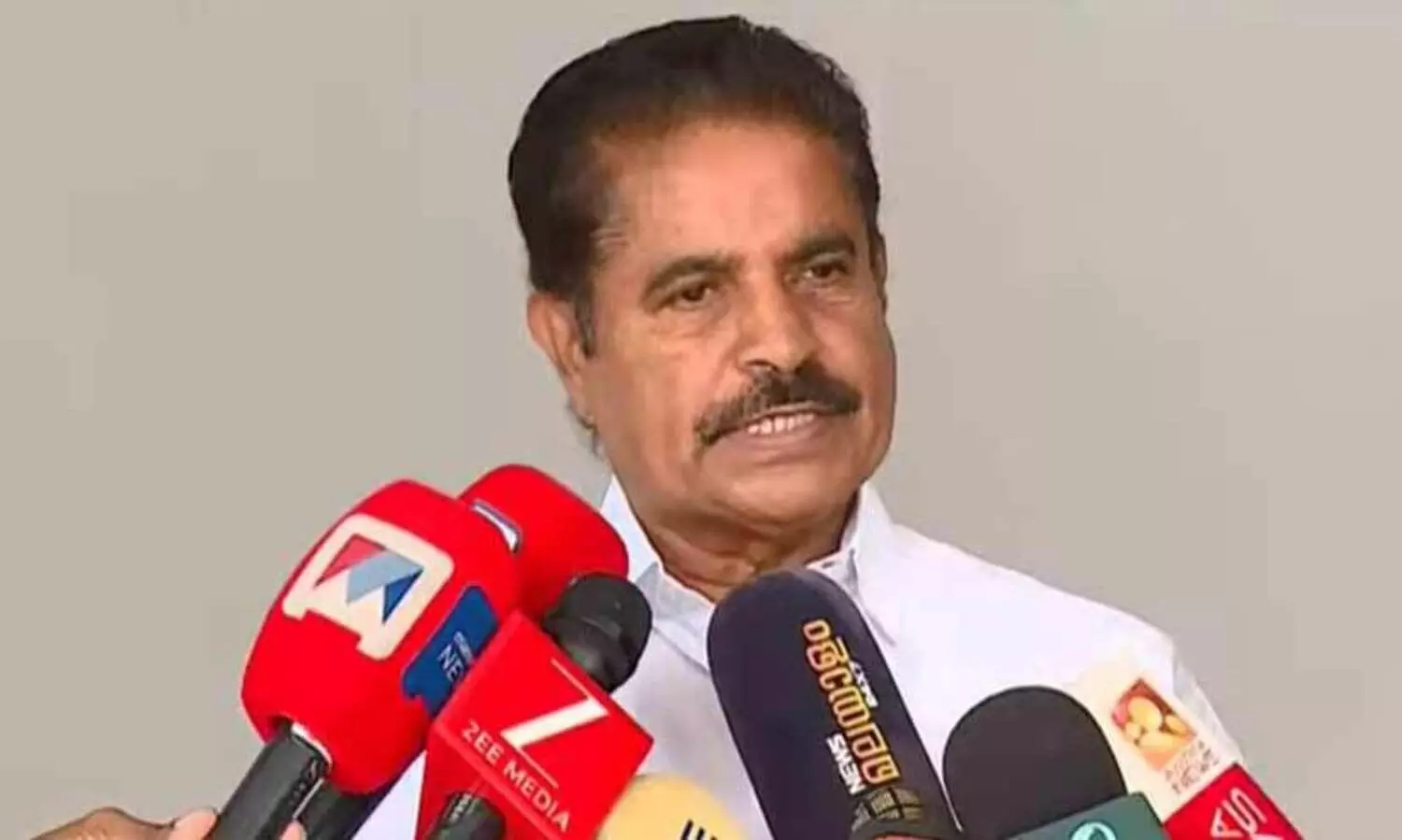 ദിലീപിനെ പിന്തുണച്ച് വെട്ടിലായ അടൂർ പ്രകാശ് മലക്കംമറിഞ്ഞു: ‘കോടതി​യെ തള്ളിപ്പറയുക എന്നത് ബുദ്ധിമുട്ടുള്ള കാര്യം, അതിജീവിതക്ക് നീതി കിട്ടിയില്ല’