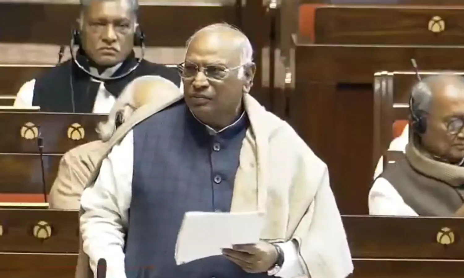 ‘ബി.ജെ.പി സ്വന്തം ച​രിത്രം പഠിക്കണം’: കോൺഗ്രസ് വന്ദേമാതരം ​ആലപിക്കു​മ്പോൾ ബി.ജെ.പിയുടെ മുൻഗാമികൾ ബ്രിട്ടീഷുകാർക്ക് പാദസേവ ചെയ്യുകയായിരുന്നുവെന്ന് മല്ലികാർജ്ജുൻ ഖാർഗെ