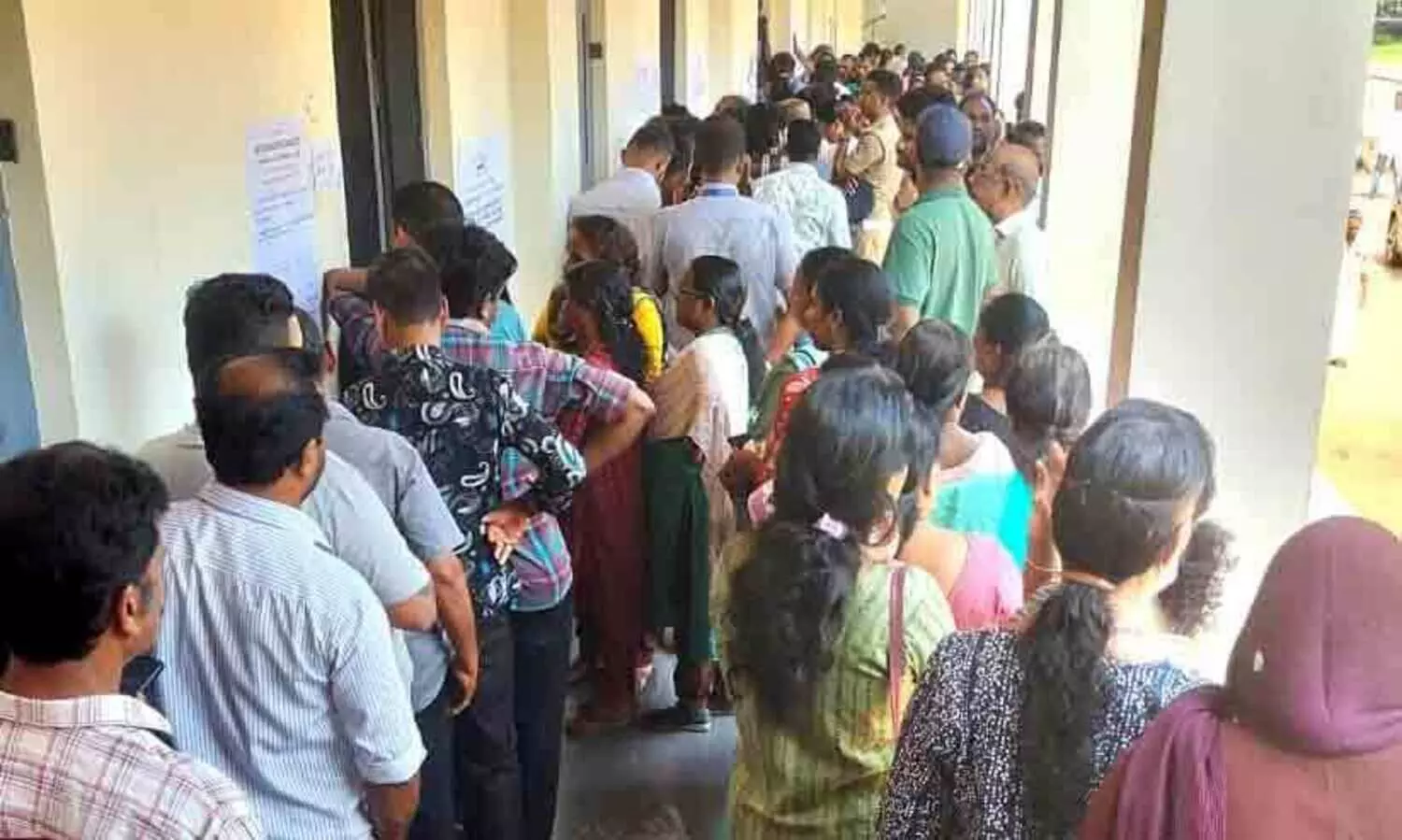 തദ്ദേശ തെരഞ്ഞെടുപ്പ്: ആദ്യഘട്ടത്തിൽ ഏഴ് ജില്ലകൾ വിധിയെഴുതി; പോളിങ് 70 ശതമാനം