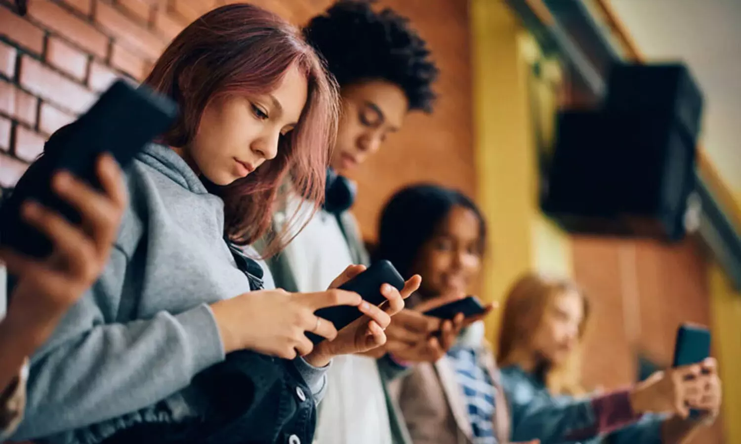 ‘നമ്മുടെ കുട്ടികൾക്ക് ഒരു കുട്ടിക്കാലം ഉണ്ടാകണമെന്ന് ഞങ്ങൾ ആഗ്രഹിക്കുന്നു’; 16 വയസ്സിന് താഴെയുള്ളവർക്ക് സോഷ്യൽ മീഡിയ വിലക്ക് ആസ്‌ട്രേലിയയിൽ പ്രാബല്യത്തിൽ