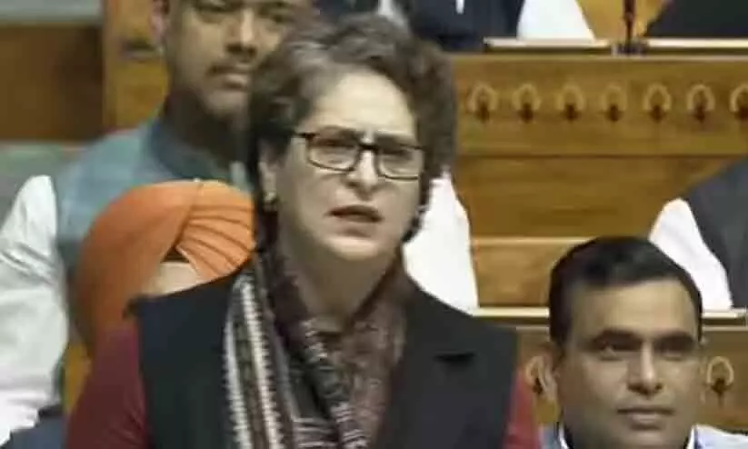 വിവാദത്തിന് തിരിയിട്ട് വന്ദേമാതരം ചർച്ച; മോദിയുടെ ആക്രമണത്തിന് പ്രിയങ്കയുടെ പ്രത്യാക്രമണം വിവാദത്തിന് തിരിയിട്ട് വന്ദേമാതരം ചർച്ച; മോദിയുടെ ആക്രമണത്തിന് പ്രിയങ്കയുടെ പ്രത്യാക്രമണം