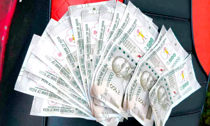 കള്ളനോട്ട് വിതറി വോട്ടുപിടുത്ത ശ്രമമെന്ന് ആക്ഷേപം കള്ളനോട്ട് വിതറി വോട്ടുപിടുത്ത ശ്രമമെന്ന് ആക്ഷേപം