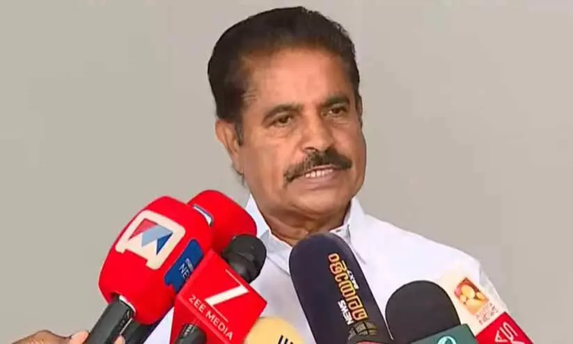 ദിലീപിനെ പിന്തുണച്ച് വെട്ടിലായ അടൂർ പ്രകാശ് മലക്കംമറിഞ്ഞു: ‘കോടതിയെ തള്ളിപ്പറയുക എന്നത് ബുദ്ധിമുട്ടുള്ള കാര്യം, അതിജീവിതക്ക് നീതി കിട്ടിയില്ല’ ദിലീപിനെ പിന്തുണച്ച് വെട്ടിലായ അടൂർ പ്രകാശ് മലക്കംമറിഞ്ഞു: ‘കോടതിയെ തള്ളിപ്പറയുക എന്നത് ബുദ്ധിമുട്ടുള്ള കാര്യം, അതിജീവിതക്ക് നീതി കിട്ടിയില്ല’