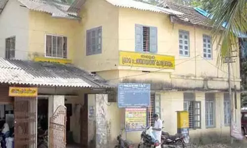 തരൂർ ആരെ പുണരും?