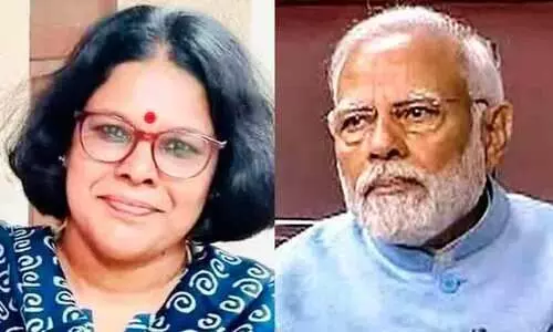 നെഹ്‌റുവും പട്ടേലും ആസാദുമൊക്കെ വന്ദേമാതരം ചൊല്ലി സമരം നയിച്ചപ്പോൾ കടല കൊറിച്ച് നടന്ന് ബ്രിട്ടീഷുകാർക്ക് പാദസേവ ചെയ്തവരാണ്, ഐറണി തൂങ്ങിച്ചാവും..!; സുധാ മേനോൻ