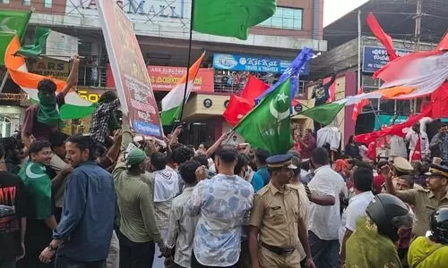 Clashes during finals in Pazhayaangadi; Grade SI and candidate injured