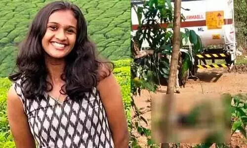 മലയാറ്റൂരിൽ രണ്ടുദിവസം മുൻപ് കാണാതായ വിദ്യാർഥിനിയുടെ മൃതദേഹം ആളൊഴിഞ്ഞ പറമ്പിൽ; ഒരാൾ കസ്റ്റഡിയിൽ മലയാറ്റൂരിൽ രണ്ടുദിവസം മുൻപ് കാണാതായ വിദ്യാർഥിനിയുടെ മൃതദേഹം ആളൊഴിഞ്ഞ പറമ്പിൽ; ഒരാൾ കസ്റ്റഡിയിൽ