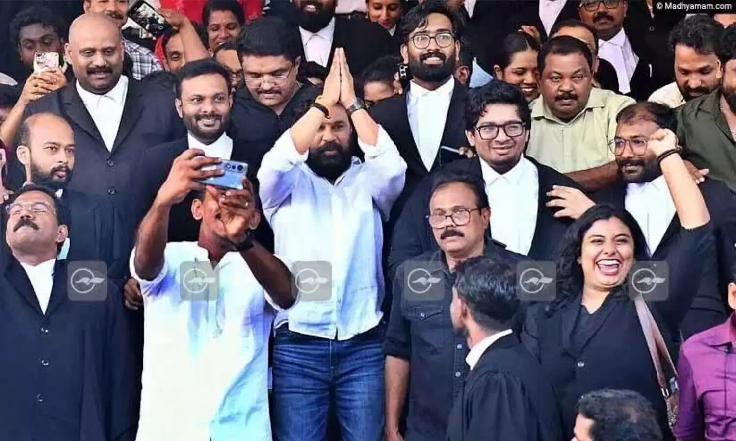 ദിലീപിനെ കുറ്റമുക്തനാക്കിയ ജഡ്ജിയെ അവഹേളിച്ച് പ്രചാരണം; പൊലീസ് നടപടി സ്വീകരിക്കുന്നില്ലെന്ന പരാതി ഡി.ജി.പിക്ക് കൈമാറി