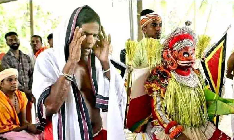 മതമൈത്രി വിളിച്ചോതി തെയ്യത്തിന്റെ ബാങ്കുവിളി മതമൈത്രി വിളിച്ചോതി തെയ്യത്തിന്റെ ബാങ്കുവിളി