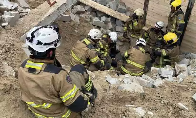 അ​ൽ റാ​യി​യി​ൽ കെ​ട്ടി​ട മ​തി​ൽ ഇ​ടി​ഞ്ഞു​വീ​ണ് ര​ണ്ടു മ​ര​ണം