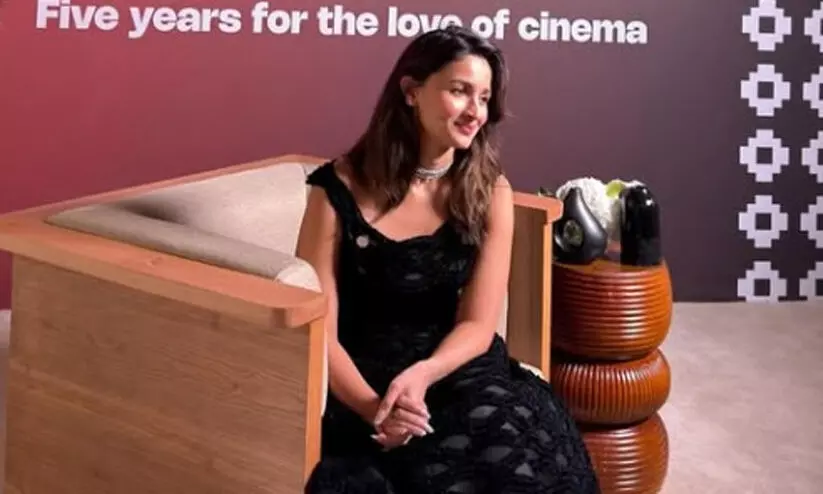 നടി ആലിയ ഭട്ട് ആരാധകരുമായി സംവദിച്ചു നടി ആലിയ ഭട്ട് ആരാധകരുമായി സംവദിച്ചു