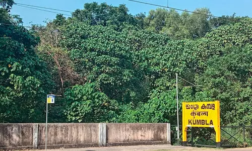 കുമ്പള റെയിൽവേ സ്റ്റേഷൻ വികസനം ടർഫിൽ ഒതുങ്ങുമോ...? കുമ്പള റെയിൽവേ സ്റ്റേഷൻ വികസനം ടർഫിൽ ഒതുങ്ങുമോ...?