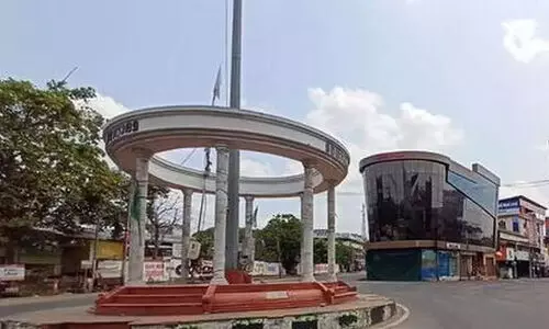 മലപ്പുറം വലത്തോട്ടുതന്നെ മലപ്പുറം വലത്തോട്ടുതന്നെ