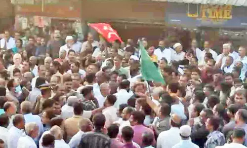 കൊട്ടിക്കലാശം; വെള്ളികുളങ്ങരയിൽ യു.ഡി.എഫ് ജനകീയമുന്നണി-എൽ.ഡി.എഫ് സംഘർഷം കൊട്ടിക്കലാശം; വെള്ളികുളങ്ങരയിൽ യു.ഡി.എഫ് ജനകീയമുന്നണി-എൽ.ഡി.എഫ് സംഘർഷം