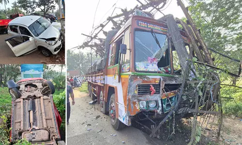 കോട്ടക്കലിൽ കൂട്ടവാഹനാപകടം: ഏഴുപേർക്ക് പരിക്ക്, കുട്ടിയുടെ നില ഗുരുതരം കോട്ടക്കലിൽ കൂട്ടവാഹനാപകടം: ഏഴുപേർക്ക് പരിക്ക്, കുട്ടിയുടെ നില ഗുരുതരം