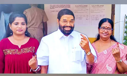 മന്ത്രി വാസവൻ വോട്ട് ചെയ്തത് ഹരിതബൂത്തിൽ മന്ത്രി വാസവൻ വോട്ട് ചെയ്തത് ഹരിതബൂത്തിൽ