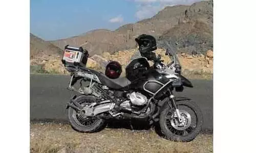 ബൈ​ക്ക് യാ​ത്രി​ക​ർ​ക്ക് സു​ര​ക്ഷ   നി​ർ​ദേ​ശ​വു​മാ​യി   ആ​ർ.​ഒ.​പി