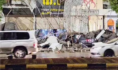 യാം​ബുവി​ൽ ശ​ക്ത​മാ​യ കാ​റ്റും മ​ഴ​യും