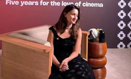 നടി ആലിയ ഭട്ട് ആരാധകരുമായി സംവദിച്ചു