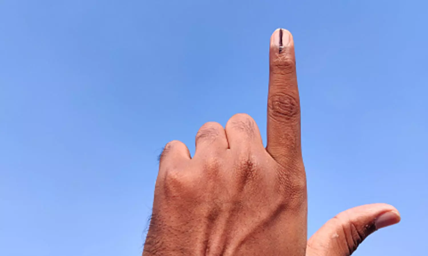 ഓപ്പൺ വോട്ടിനെ ചൊല്ലി തർക്കം: സ്ത്രീ കുഴഞ്ഞു വീണു