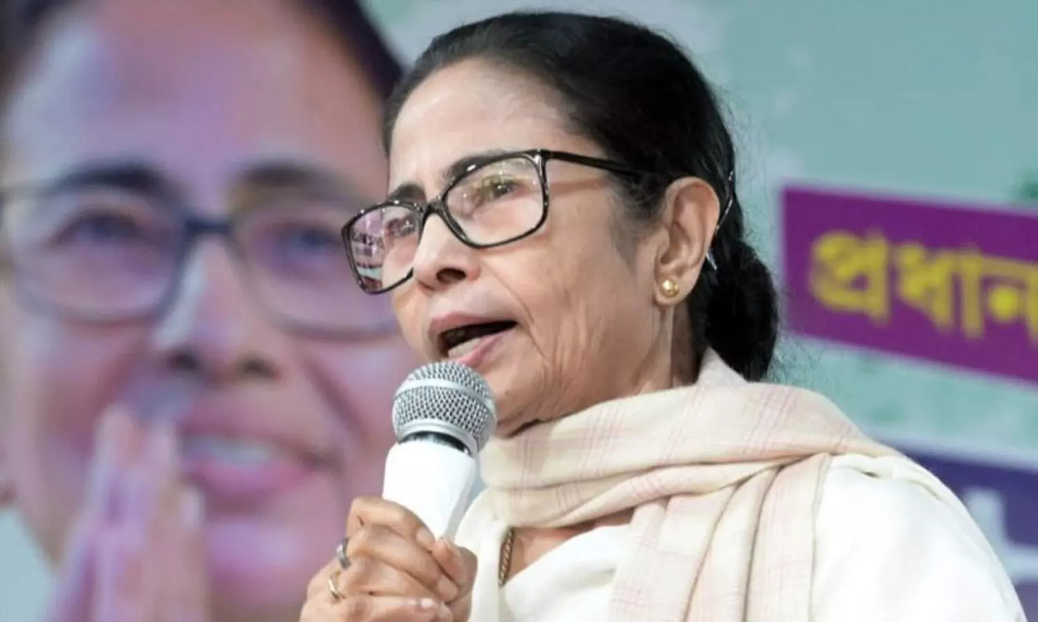 ‘രാജ്യത്തിന്റെ ആഭ്യന്തര മന്ത്രി അതീവ അപകടകാരി, അദ്ദേഹത്തിന്റെ ഒരു കണ്ണിൽ ദുര്യോധനനും മറു കണ്ണിൽ ദുശ്ശാസനനും’   -മമത