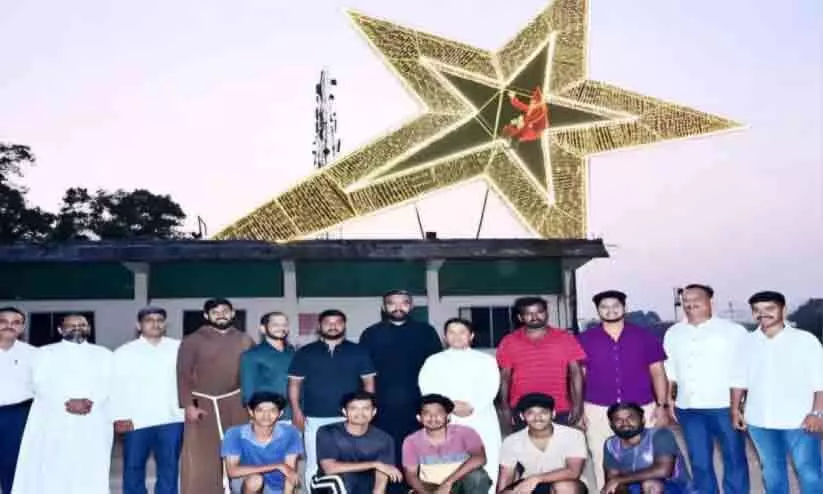 അൽഫോൺസ പള്ളിയിൽ ക്രിസ്മസ് നക്ഷത്രം 42 അടി ഉയരത്തിൽ തിളങ്ങുന്നു അൽഫോൺസ പള്ളിയിൽ ക്രിസ്മസ് നക്ഷത്രം 42 അടി ഉയരത്തിൽ തിളങ്ങുന്നു