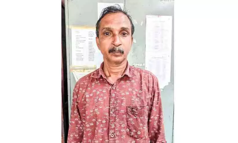 വിൽപനക്ക് സൂക്ഷിച്ച മദ്യവുമായി പിടിയിൽ വിൽപനക്ക് സൂക്ഷിച്ച മദ്യവുമായി പിടിയിൽ