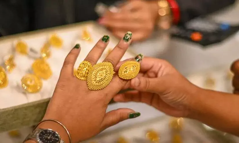 സ്വർണ വിലയിൽ ചാഞ്ചാട്ടം തുടരുന്നു; ഇന്ന് ഇടിഞ്ഞു സ്വർണ വിലയിൽ ചാഞ്ചാട്ടം തുടരുന്നു; ഇന്ന് ഇടിഞ്ഞു