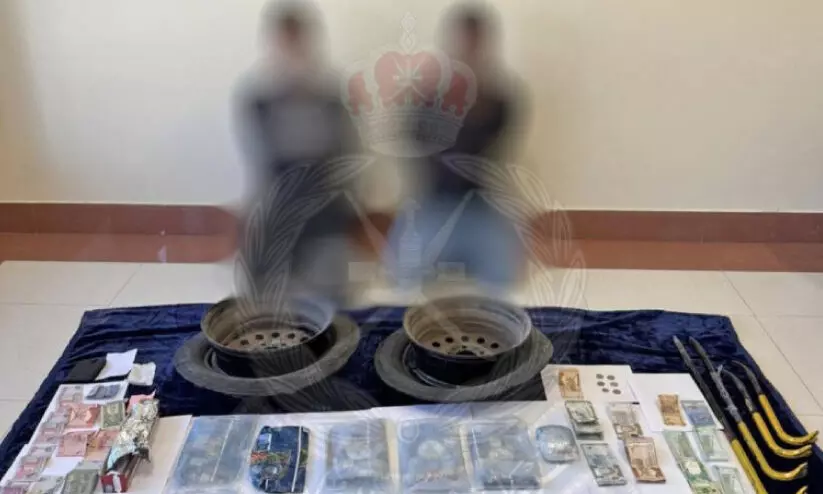 ഹഷീഷ് കടത്തുന്നതിനിടെ രണ്ടുപേർ മുസന്ദമിൽ പിടിയിൽ ഹഷീഷ് കടത്തുന്നതിനിടെ രണ്ടുപേർ മുസന്ദമിൽ പിടിയിൽ