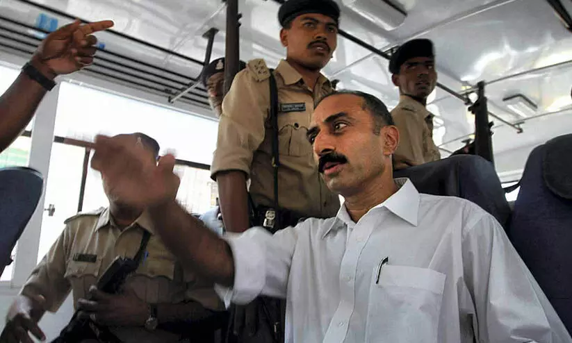 ‘അദ്ദേഹത്തിന്റെ ഹരജി പരിഗണിക്കാൻ ആഗ്രഹിക്കുന്നില്ല’; മയക്കുമരുന്ന് കേസിൽ ശിക്ഷ നിർത്തിവെക്കണമെന്ന സഞ്ജീവ് ഭട്ടിന്റെ ഹരജി തള്ളി സുപ്രീംകോടതി ‘അദ്ദേഹത്തിന്റെ ഹരജി പരിഗണിക്കാൻ ആഗ്രഹിക്കുന്നില്ല’; മയക്കുമരുന്ന് കേസിൽ ശിക്ഷ നിർത്തിവെക്കണമെന്ന സഞ്ജീവ് ഭട്ടിന്റെ ഹരജി തള്ളി സുപ്രീംകോടതി