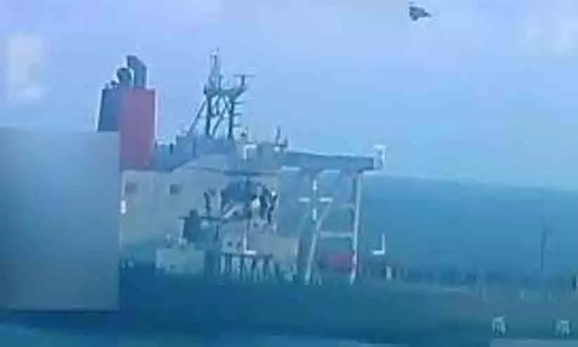 വെനിസ്വേലൻ എണ്ണക്കപ്പൽ പിടിച്ചെടുത്ത് യു.എസ് വെനിസ്വേലൻ എണ്ണക്കപ്പൽ പിടിച്ചെടുത്ത് യു.എസ്