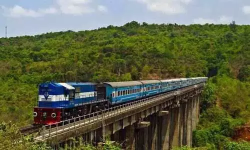 ടിക്കറ്റില്ലാ യാത്ര: കൊങ്കൺ റെയിൽവേ നവംബറിൽ 2.33 കോടി പിഴയീടാക്കി ടിക്കറ്റില്ലാ യാത്ര: കൊങ്കൺ റെയിൽവേ നവംബറിൽ 2.33 കോടി പിഴയീടാക്കി