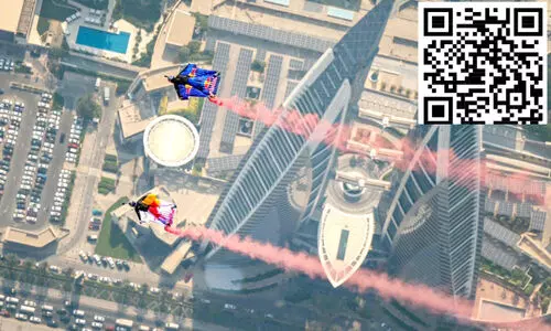 വേൾഡ് ട്രേഡ് സെന്റർ ടവറുകൾക്കിടയിലൂടെ സമാന്തരമായി പറന്ന് വിദേശ സാഹസികർ വേൾഡ് ട്രേഡ് സെന്റർ ടവറുകൾക്കിടയിലൂടെ സമാന്തരമായി പറന്ന് വിദേശ സാഹസികർ