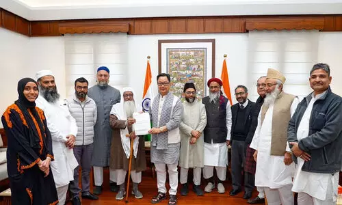 വഖഫ് രജിസ്ട്രേഷൻ ഒരു വർഷത്തേക്ക് നീട്ടാൻ മുസ്‍ലിം വ്യക്തിനിയമ ബോർഡ് ന്യൂനപക്ഷ മന്ത്രിയെ കണ്ടു