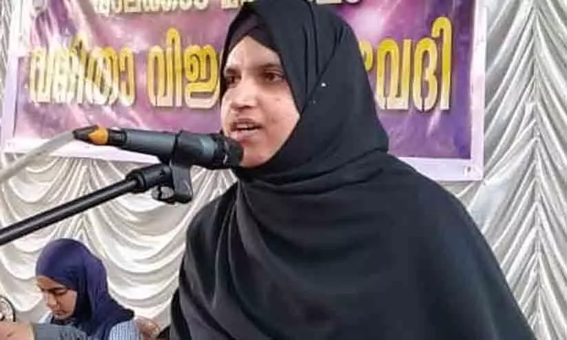 സ്കൂട്ടറിൽനിന്ന് വീണ യുവതി ലോറി കയറി മരിച്ചു; അപകടം വോട്ട് ചെയ്ത് ഭർത്താവിനൊപ്പം മടങ്ങുമ്പോൾ; മരിച്ചത് എം.ജി.എം സംസ്ഥാന സെക്രട്ടറി