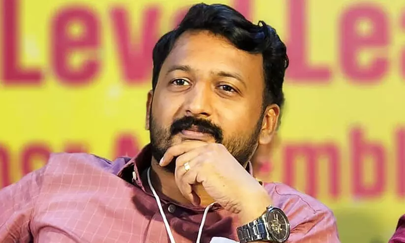 ‘മറ്റ് താമസക്കാർക്ക് ബുദ്ധിമുട്ടാകുന്നു’; രാഹുൽ ഫ്ലാറ്റ് ഒഴിയണമെന്ന് അസോസിയേഷൻ ‘മറ്റ് താമസക്കാർക്ക് ബുദ്ധിമുട്ടാകുന്നു’; രാഹുൽ ഫ്ലാറ്റ് ഒഴിയണമെന്ന് അസോസിയേഷൻ