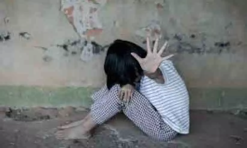 വേ​ശ്യാ​വൃ​ത്തി​ക്കാ​യി ഉ​പ​യോ​ഗി​ച്ചു; പ്രാ​യ​പൂ​ർ​ത്തി​യാ​കാ​ത്ത പെ​ൺ​കു​ട്ടിയുടെ വ​ള​ർ​ത്ത​മ്മ വി​ചാ​ര​ണ നേ​രി​ടു​ന്നു