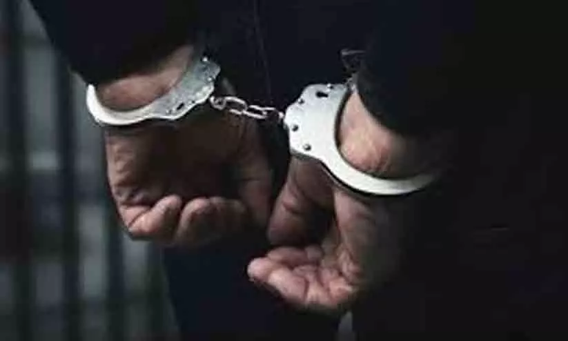 നിയമവിരുദ്ധ ഉള്ളടക്കമുള്ള പരസ്യം പ്രസിദ്ധീകരിച്ചതിന് രണ്ടുപേർ അറസ്റ്റിൽ നിയമവിരുദ്ധ ഉള്ളടക്കമുള്ള പരസ്യം പ്രസിദ്ധീകരിച്ചതിന് രണ്ടുപേർ അറസ്റ്റിൽ