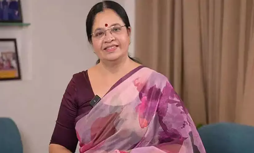 ദിലീപ് ഫാൻസിനെ കൊണ്ട് തെറി വിളിപ്പിക്കാൻ വ്യാജവാർത്ത പ്രചരിപ്പിച്ചു; ഡി.ജി.പിക്ക് പരാതി നൽകി ഭാഗ്യലക്ഷ്മി ദിലീപ് ഫാൻസിനെ കൊണ്ട് തെറി വിളിപ്പിക്കാൻ വ്യാജവാർത്ത പ്രചരിപ്പിച്ചു; ഡി.ജി.പിക്ക് പരാതി നൽകി ഭാഗ്യലക്ഷ്മി