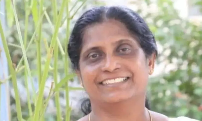 പെൺകുട്ടിയെ പിച്ചിച്ചീന്തിയവരോടാണ് പ്രായവും കുടുംബവുമെല്ലാം പരിഗണിച്ച് സഹതാപം കാണിക്കുന്നത്, കൂടുതൽ വെളിപ്പെടുത്തൽ പിന്നീട് -അതിജീവിതയുടെ അഭിഭാഷക പെൺകുട്ടിയെ പിച്ചിച്ചീന്തിയവരോടാണ് പ്രായവും കുടുംബവുമെല്ലാം പരിഗണിച്ച് സഹതാപം കാണിക്കുന്നത്, കൂടുതൽ വെളിപ്പെടുത്തൽ പിന്നീട് -അതിജീവിതയുടെ അഭിഭാഷക