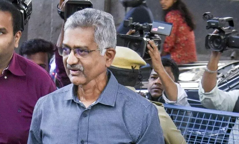 ഫോൺ ചോർത്തൽ: മുൻ ഇന്റലിജൻസ് മേധാവി കീഴടങ്ങി ഫോൺ ചോർത്തൽ: മുൻ ഇന്റലിജൻസ് മേധാവി കീഴടങ്ങി