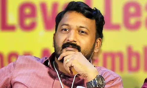 ‘മറ്റ് താമസക്കാർക്ക് ബുദ്ധിമുട്ടാകുന്നു’; രാഹുൽ ഫ്ലാറ്റ് ഒഴിയണമെന്ന് അസോസിയേഷൻ ‘മറ്റ് താമസക്കാർക്ക് ബുദ്ധിമുട്ടാകുന്നു’; രാഹുൽ ഫ്ലാറ്റ് ഒഴിയണമെന്ന് അസോസിയേഷൻ