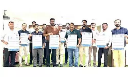 പു​തു​വ​ത്സ​ര ക​ല​ണ്ട​ർ പ്ര​കാ​ശ​നം