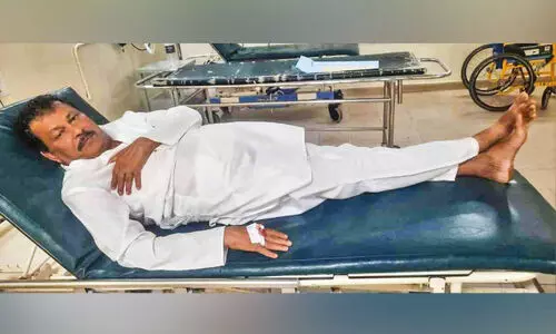 ബൂത്ത് കൈയേറി ആക്രമണം; യു.ഡി.എഫ് സ്ഥാനാർഥിക്ക് പരിക്ക് ബൂത്ത് കൈയേറി ആക്രമണം; യു.ഡി.എഫ് സ്ഥാനാർഥിക്ക് പരിക്ക്